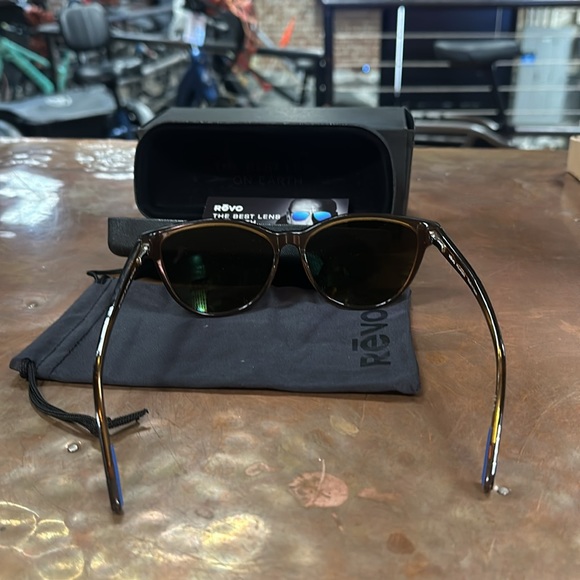 Revo Daphne Sunglasses - Picture 4 of 5